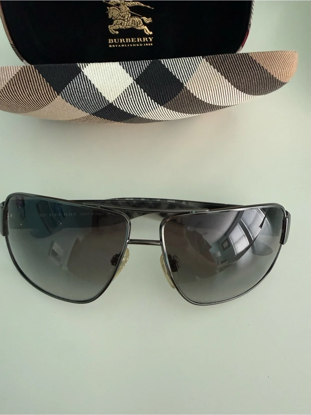 Burberry Signature Gunmetal Gray Aviator Sunglasses Plaid Arm Italy 3040